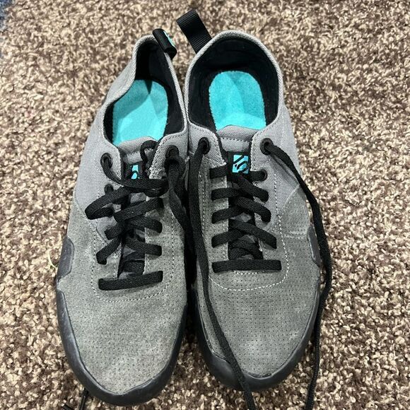 Five Ten Shoes | 7.5 - Picture 1 of 4